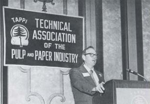 Bruce Zobel accepts the TAPPI Gold Medal in 1975